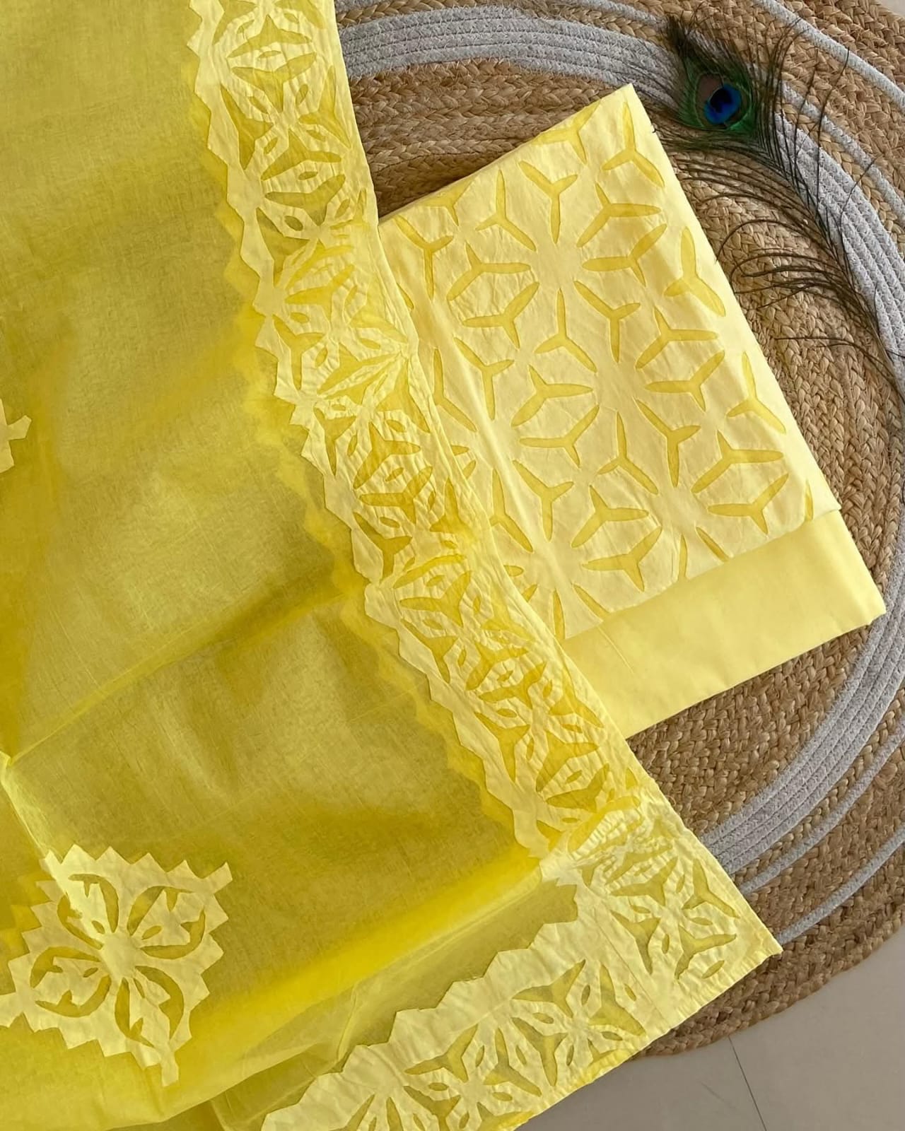 Applique Work Dress Meterial Cotton with Organdy Cotton fabric Best Quality Soft fabric

Top faApplique Work Dress Meterial Cotton with Organdy Cotton fabric Best Quality Soft fabric

Top fabric 2.5bric 2.5 meter
Dupatta 2.5 meter
Bottom fabric 2.5 meter